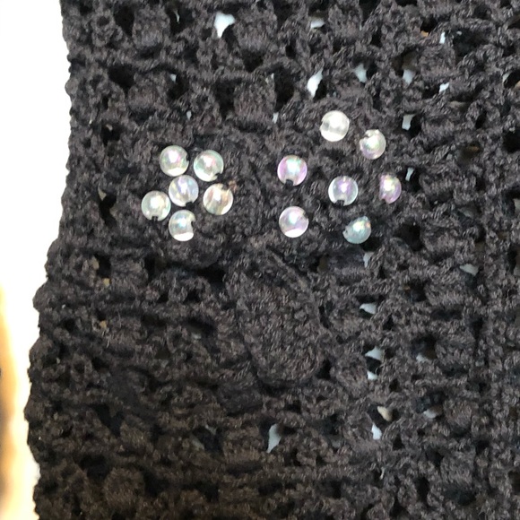 JACOB -SM- Gorgeous Macramé Style Sweater With Beaded Flower Appliqués - Picture 5 of 8